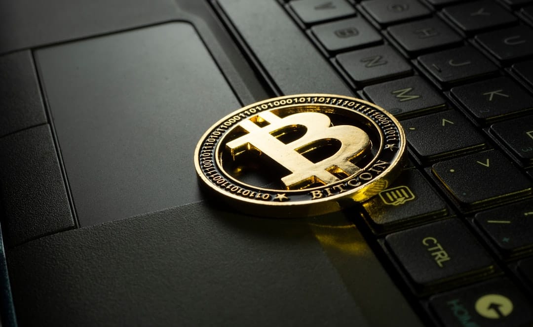 Биткоин сохраняет поддержку на уровне $80,000 несмотря на кризис на фондовом рынке