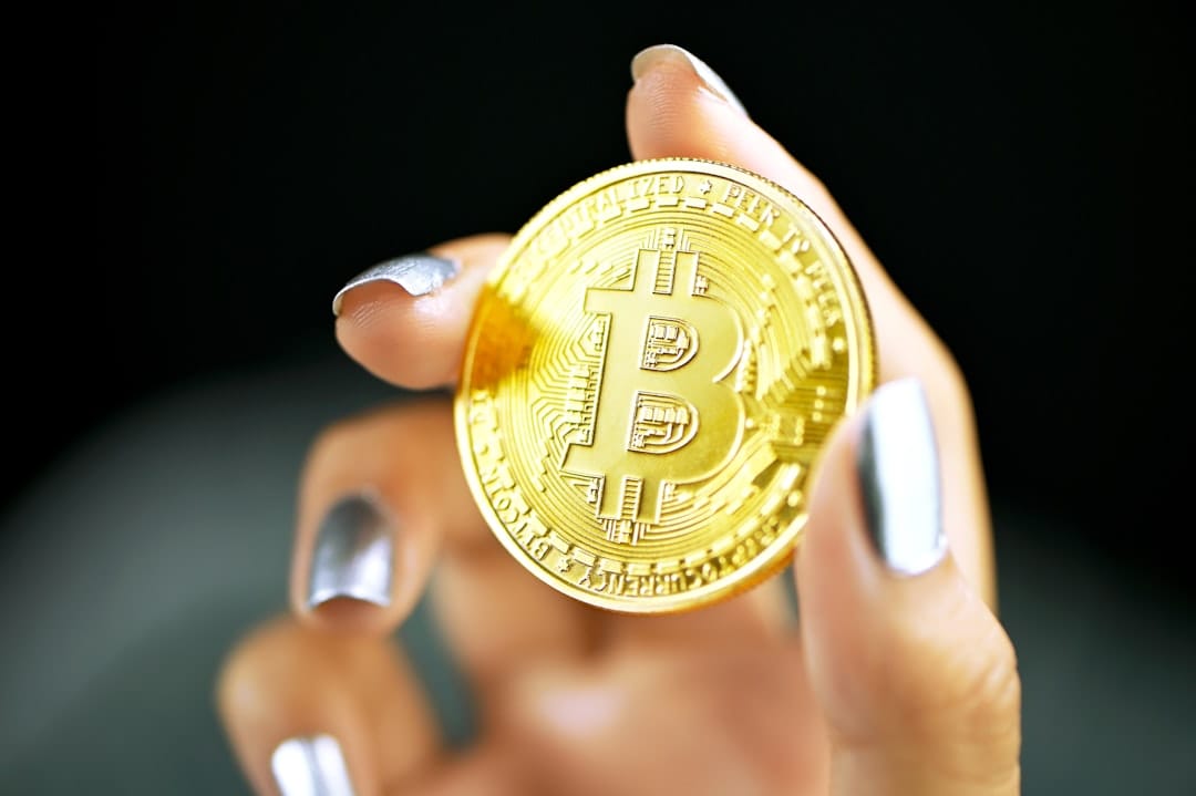 Биткоин ожидает роста до $71,000 на фоне резкого падения деловых ожиданий в США
