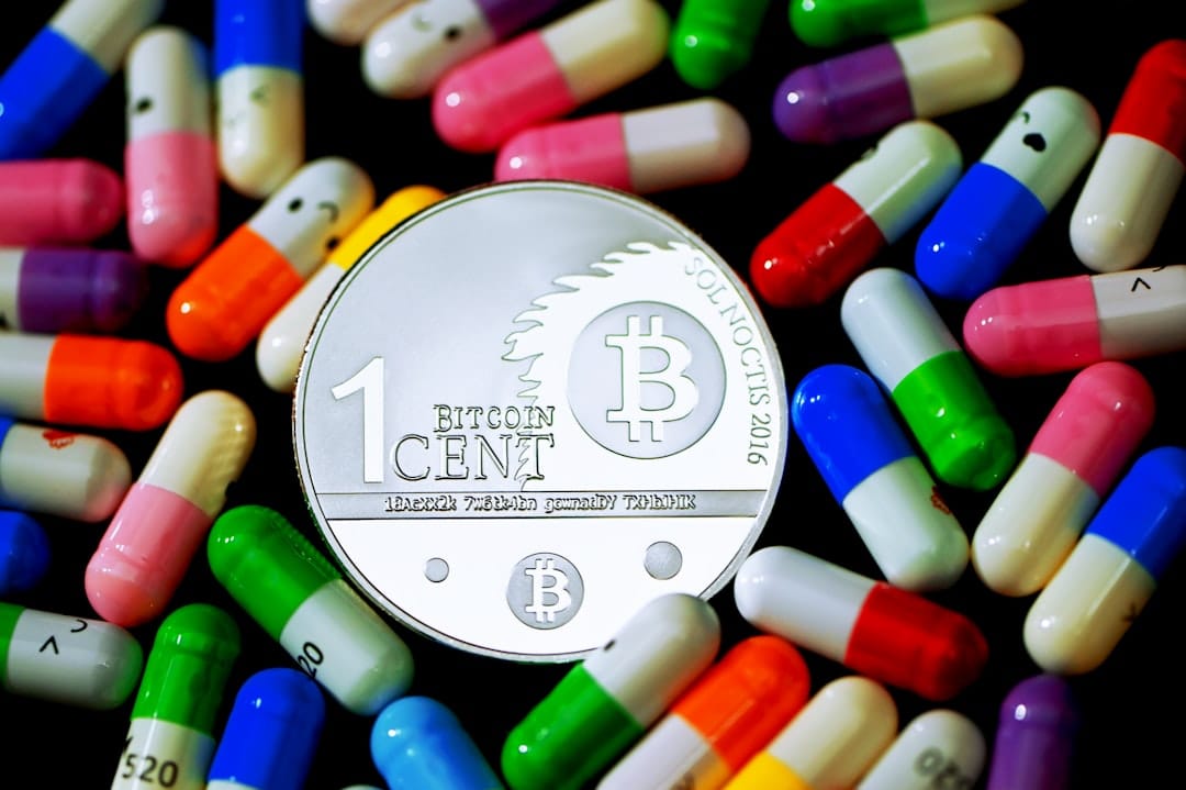 Цена биткойна достигает $110,000, несмотря на 5% снижение золота