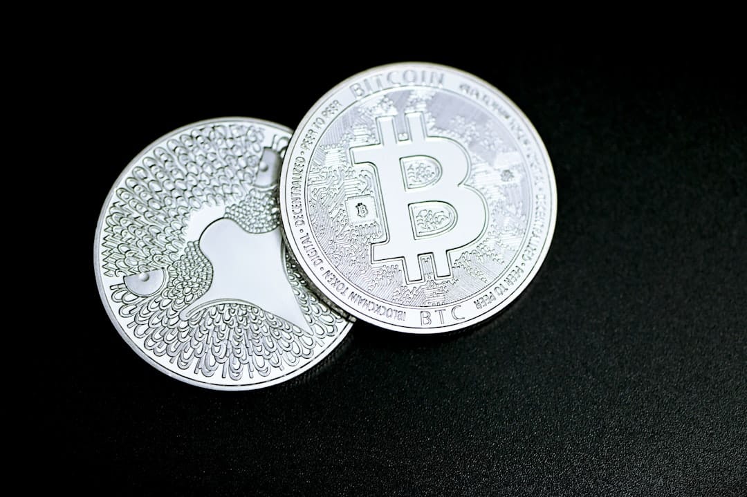 Биткоин растёт на фоне снижения ставки ФРС, аналитики предсказывают дальнейший рост