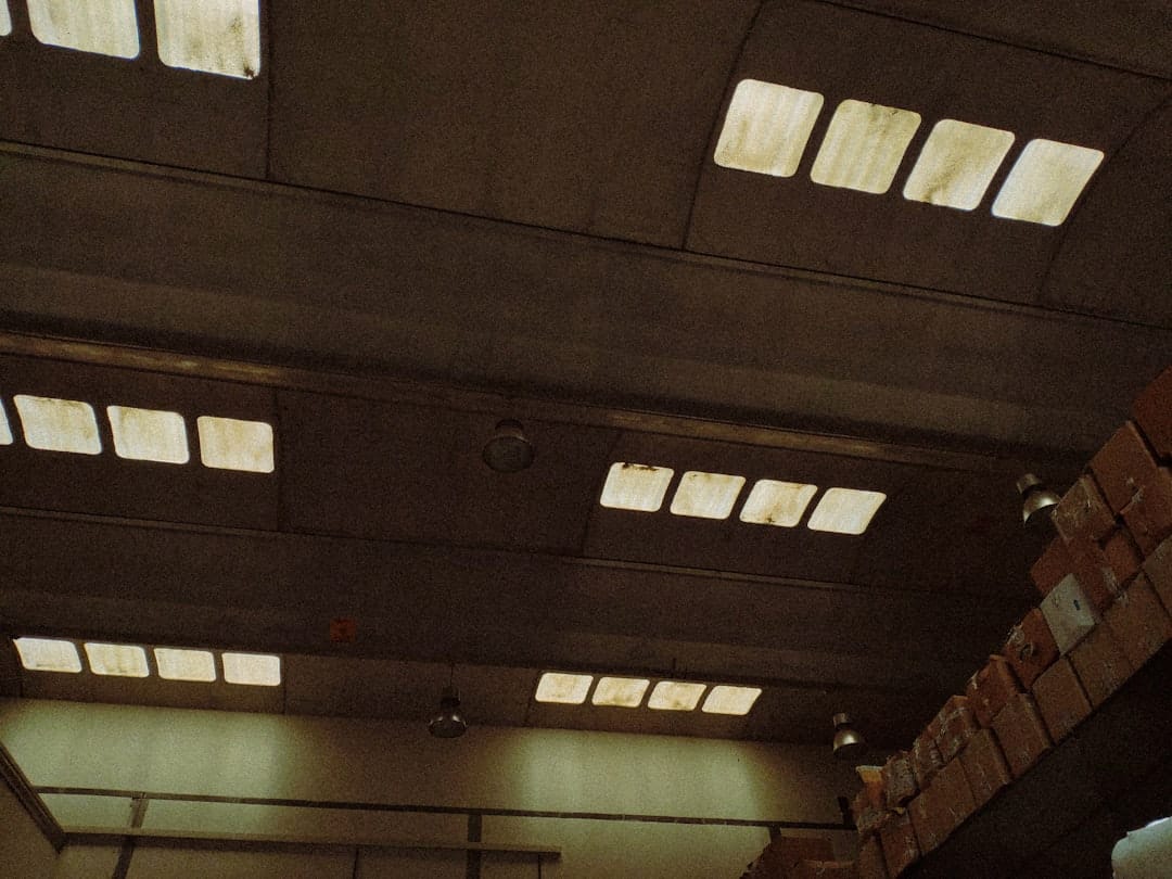 Британские парламентарии предупреждают о рисках для развития инноваций из-за планов Банка Англии по стейблкоинам