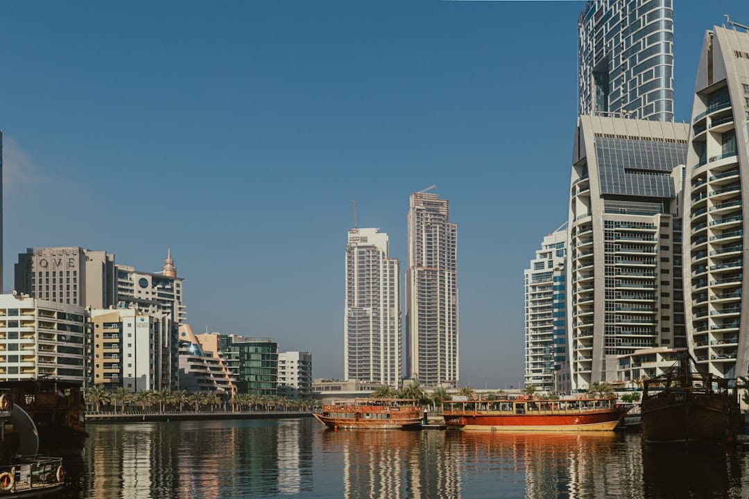 Центробанк ОАЭ заявил о стабильности финансовой системы на фоне атак дронов и ракет