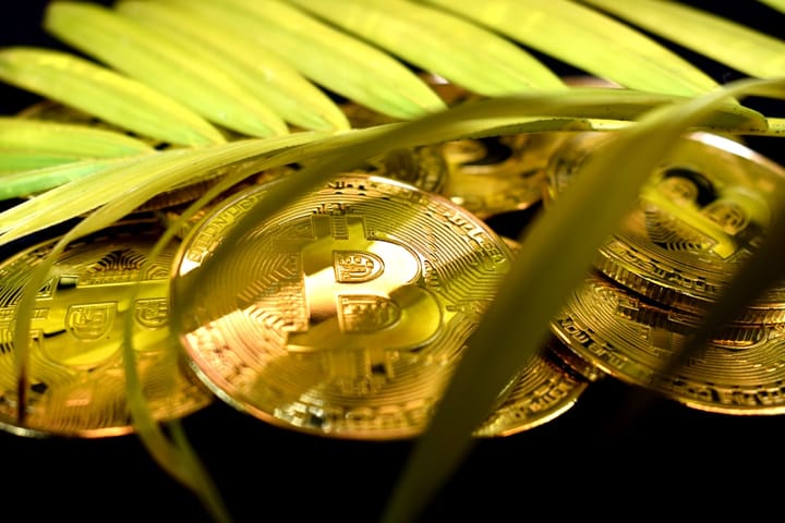 Крупные оттоки из американских ETF на биткойн и эфир после падения рынка криптовалют