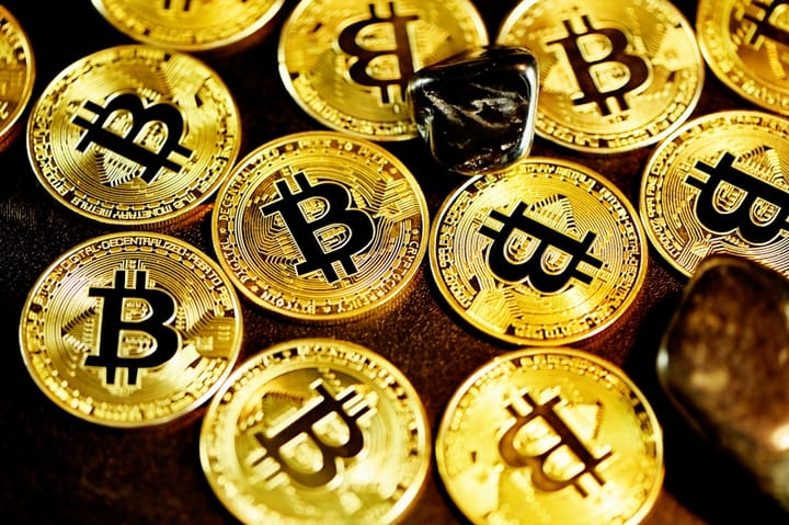 Биткойн угрожает падением ниже $100,000, началась фаза "днообразования"