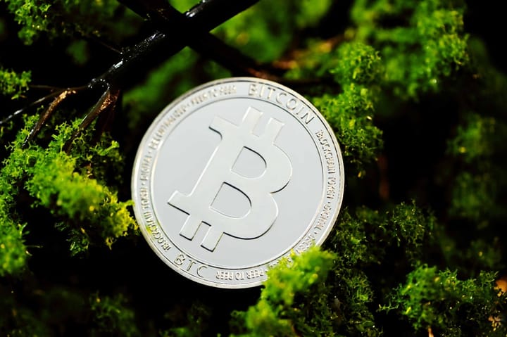 Биткоин снова в центре внимания: Что происходит на финансовых рынках?