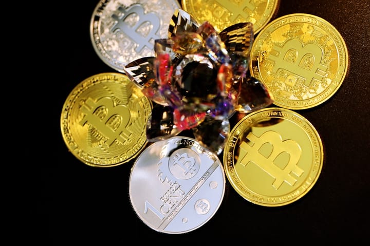 Цена биткоина превышает $94,000 на фоне ожидания решения FOMC