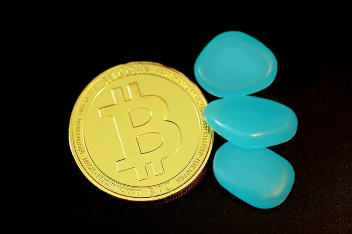 Падение биткоина до $84K вызвало беспокойство на рынке