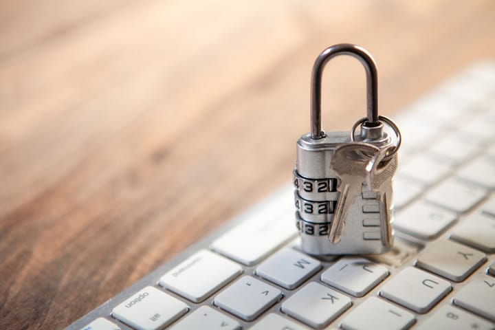 Дуров раскритиковал планы Испании по проверке возраста в интернете и ограничениям для подростков