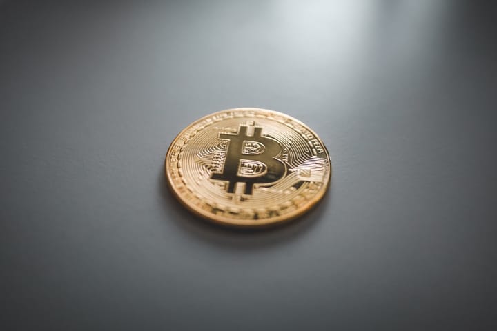Bitcoin пережил рекордное падение на $10 000 за день, а возврат выше $93 500 может затянуться до 2028 года