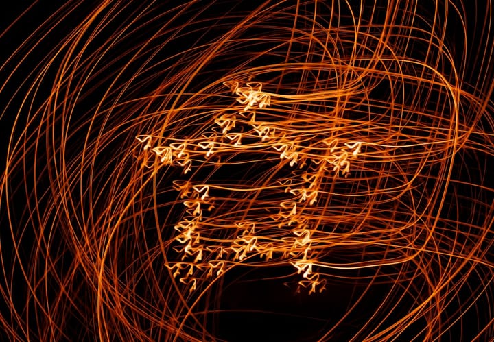 Почему Bitcoin рухнул: три версии падения BTC ниже $60 000