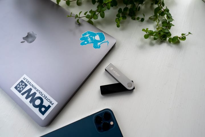 Письма Минюста США намекают на инвестиции Эпштейна в Coinbase на $3,25 млн в 2014 году