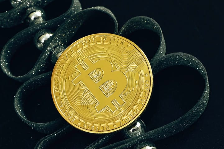 Спотовые Bitcoin-ETF фиксируют пятую неделю оттоков подряд на $3,8 млрд