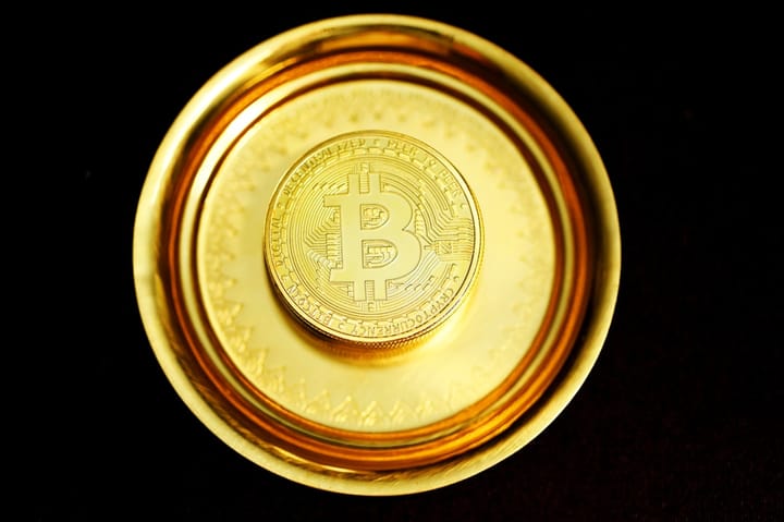 Биткоин-казначейства компаний три недели подряд продают BTC на фоне цены около $66 тыс.