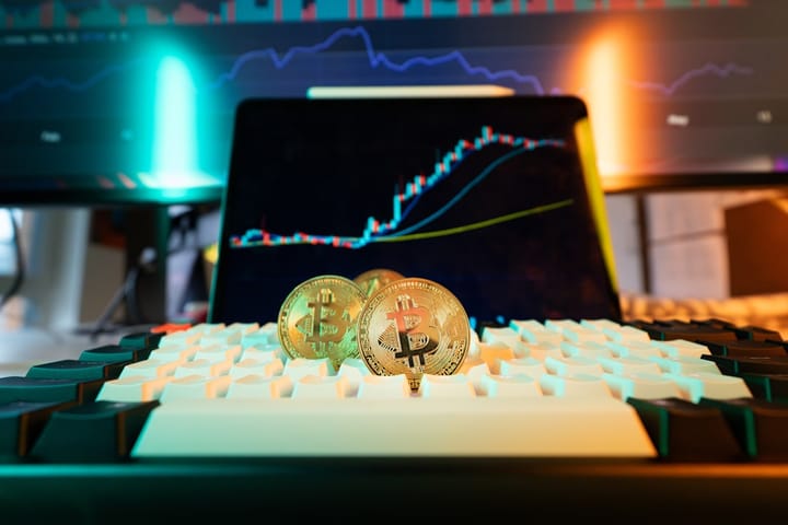 Bitcoin просел ниже $70 000 на фоне напряженности вокруг Ирана, но аналитики видят признаки устойчивости