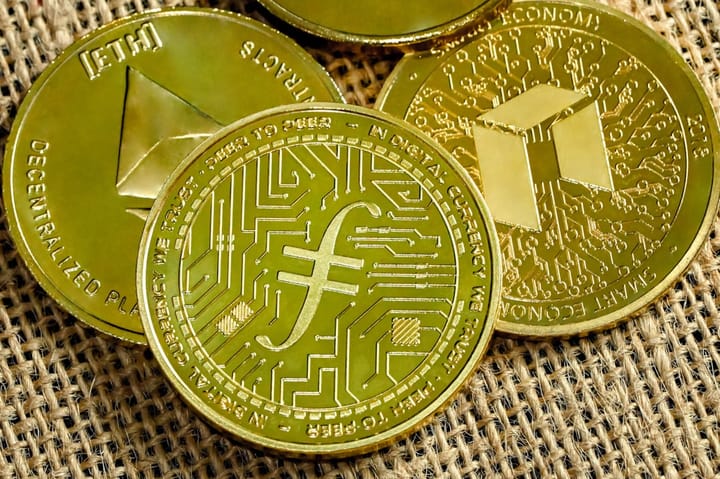Ark Invest Кэти Вуд нарастила покупки Coinbase и Robinhood на фоне снижения рынков из-за конфликта США и Ирана
