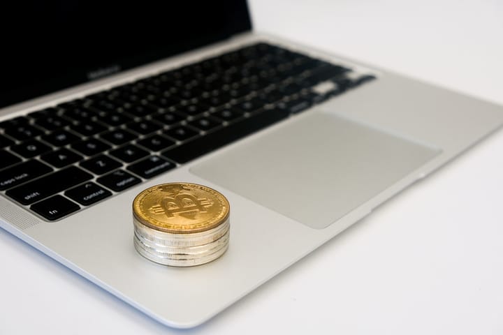 Биткоин у $67 000: трейдеры ждут резкого движения и не исключают обновления минимумов ниже $60 000