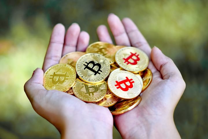 Биткоин удерживает поддержку $67 000 на фоне расхождения цены и настроений инвесторов