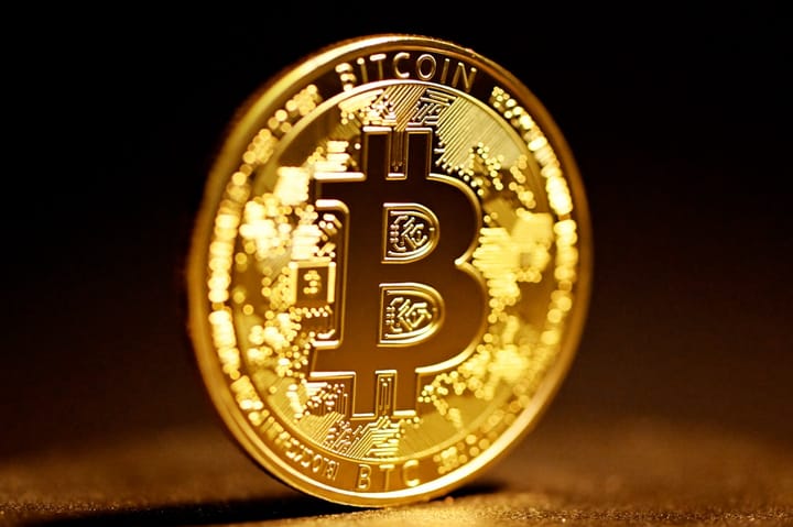 Биткоин растерял рост выходных на фоне давления на перемирие США и Ирана